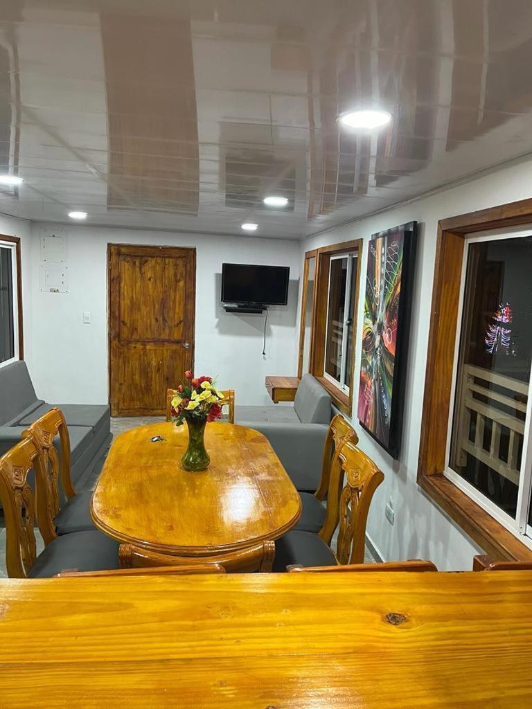 Manatwar * San Andrés